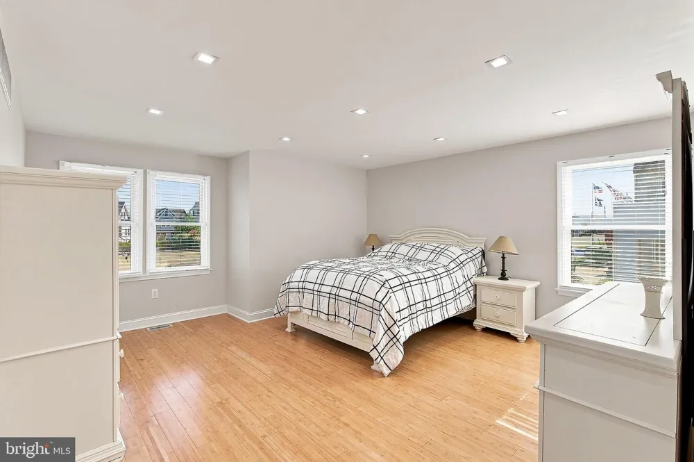 386 5TH Surf City, NJ 08008