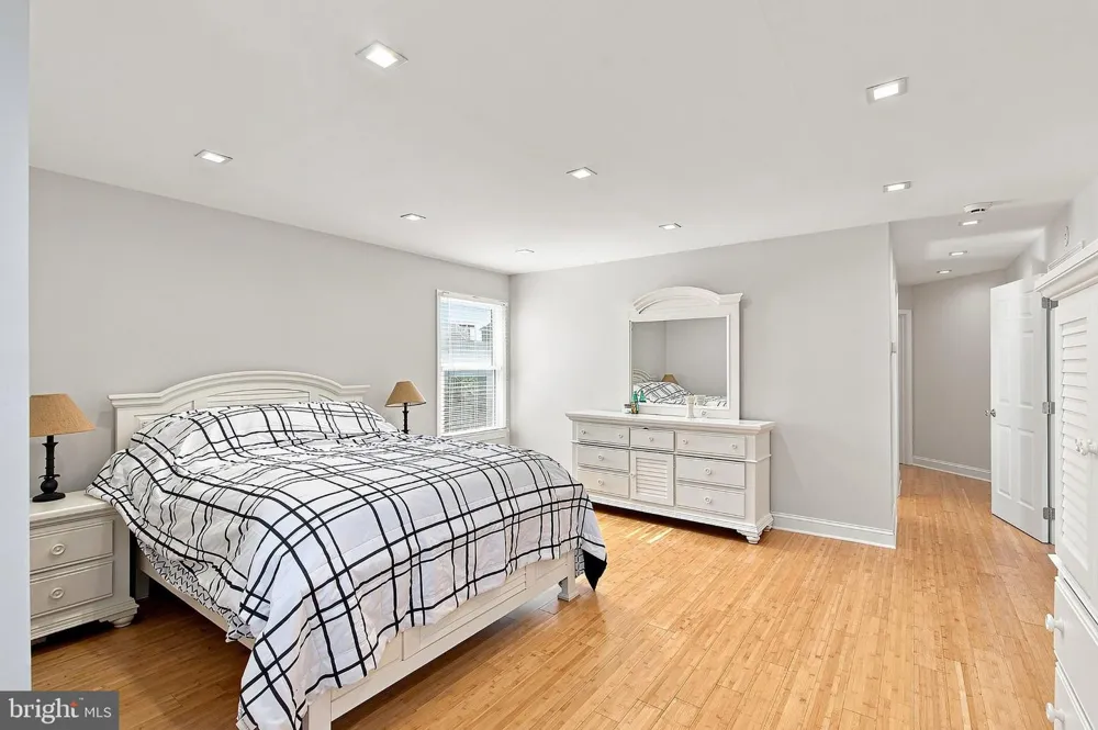 386 5TH Surf City, NJ 08008