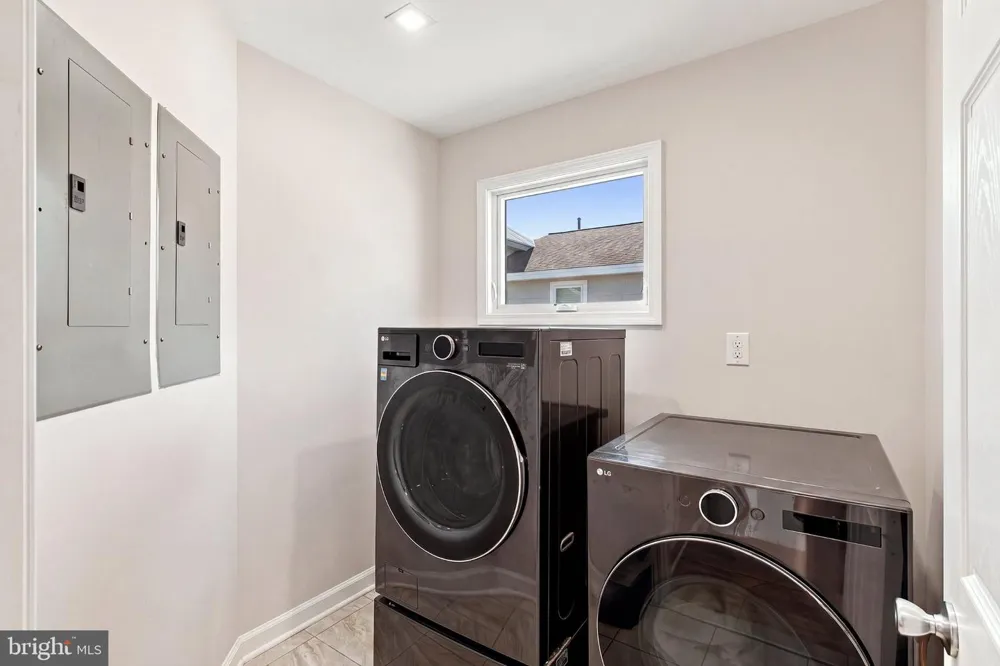 386 5TH Surf City, NJ 08008