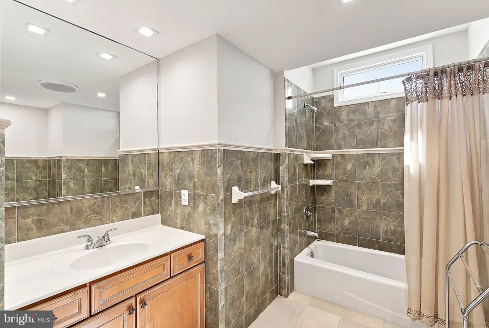 386 5TH Surf City, NJ 08008