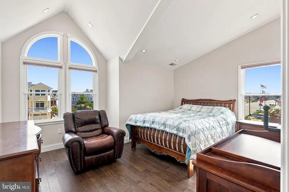 386 5TH Surf City, NJ 08008