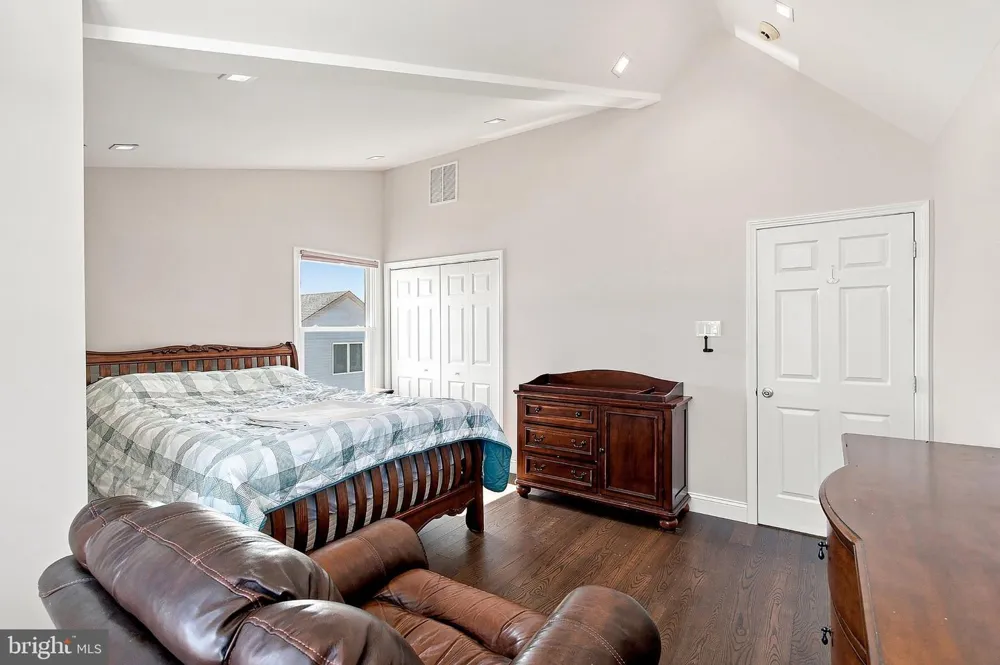 386 5TH Surf City, NJ 08008