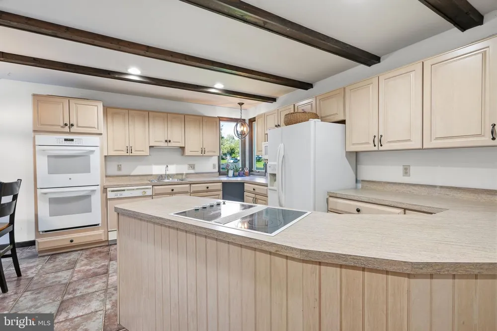 556 REVOLUTIONARY WAY Warminster, PA 18974