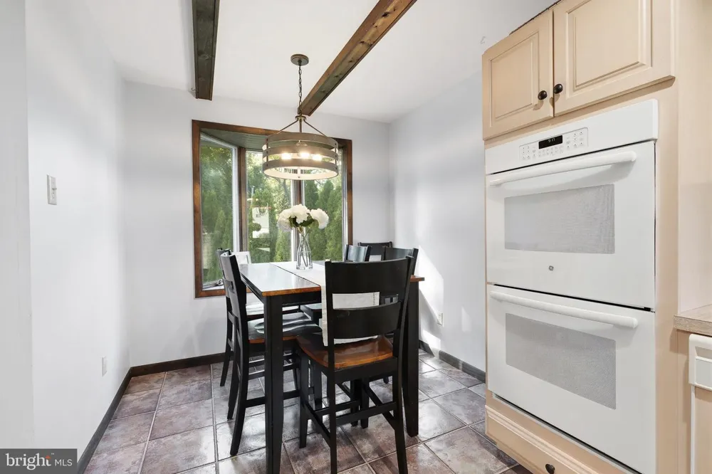 556 REVOLUTIONARY WAY Warminster, PA 18974