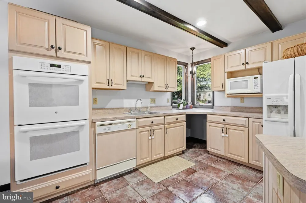 556 REVOLUTIONARY WAY Warminster, PA 18974