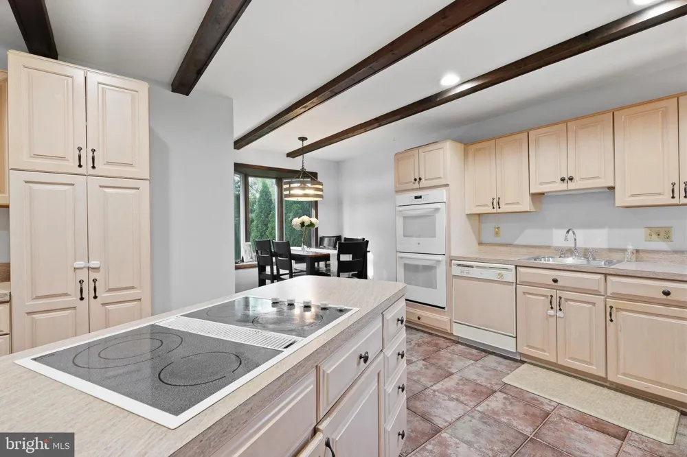 556 REVOLUTIONARY WAY Warminster, PA 18974