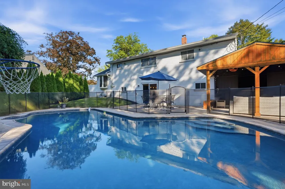 556 REVOLUTIONARY WAY Warminster, PA 18974