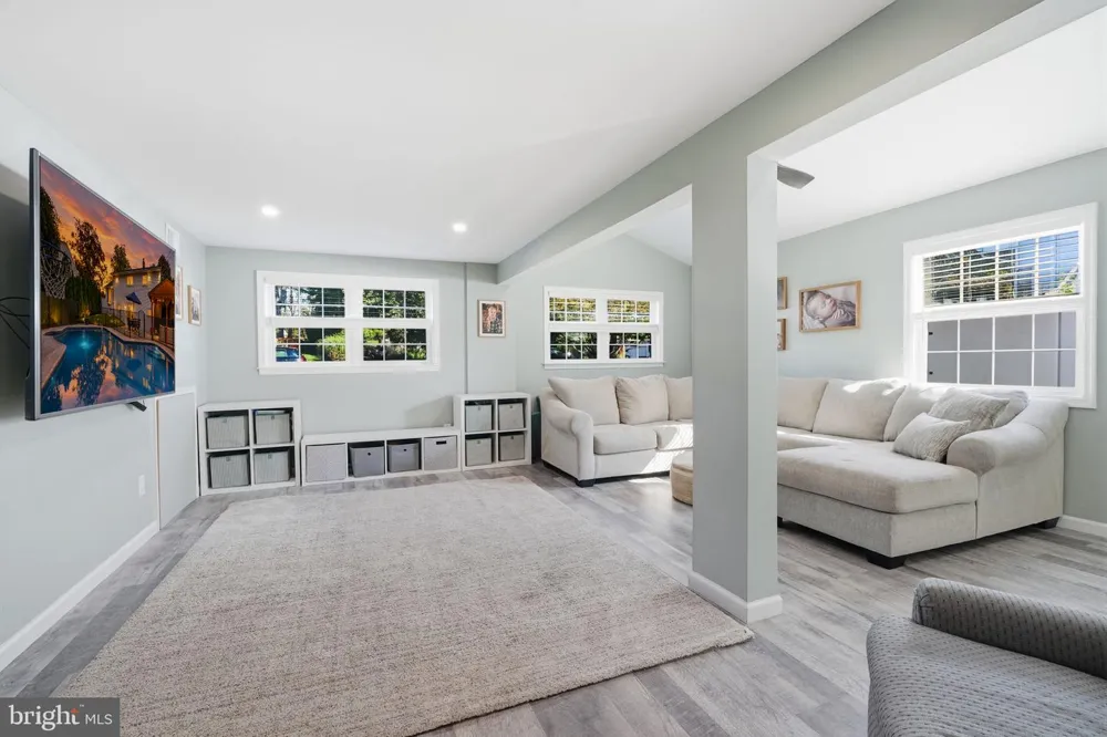 556 REVOLUTIONARY WAY Warminster, PA 18974