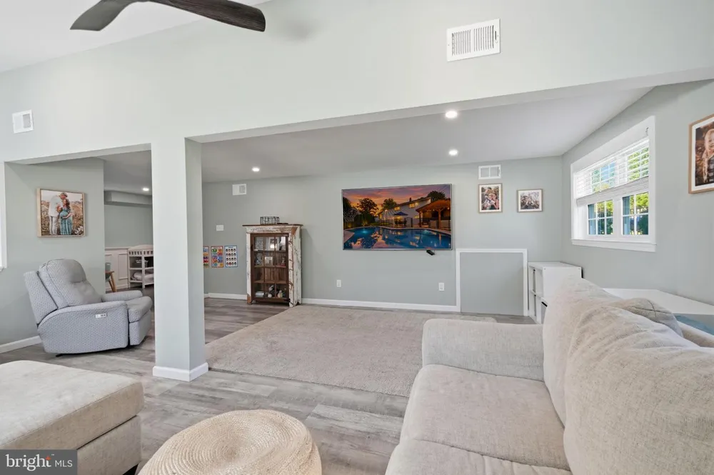 556 REVOLUTIONARY WAY Warminster, PA 18974