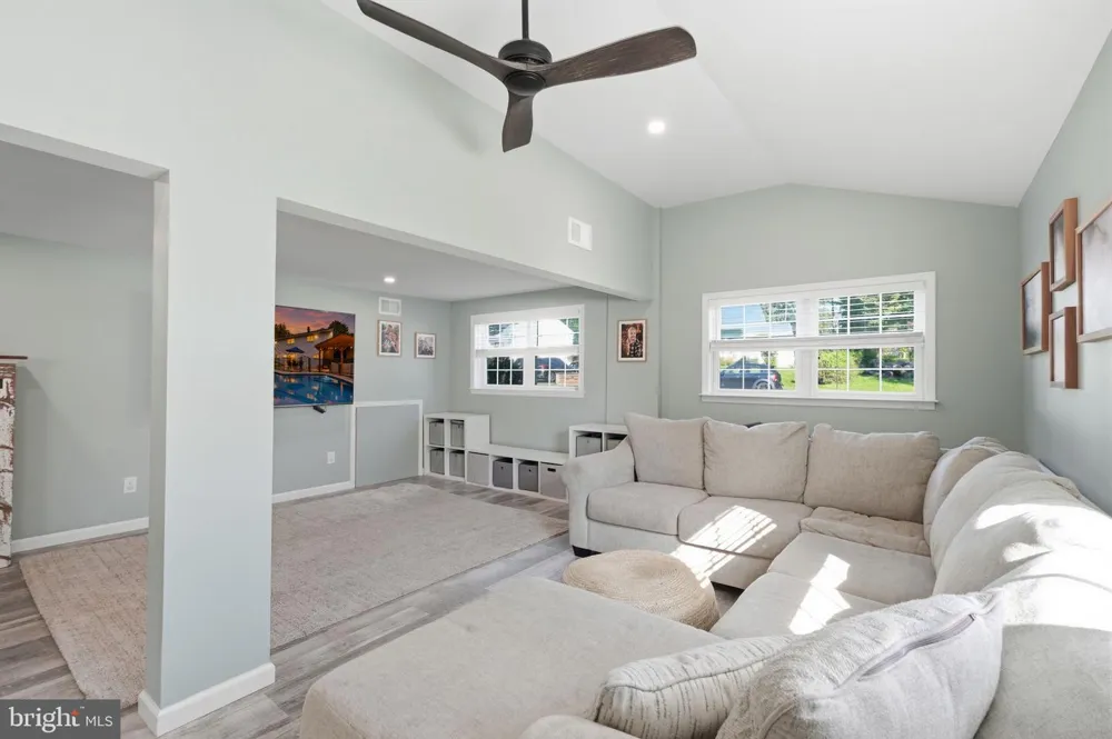 556 REVOLUTIONARY WAY Warminster, PA 18974
