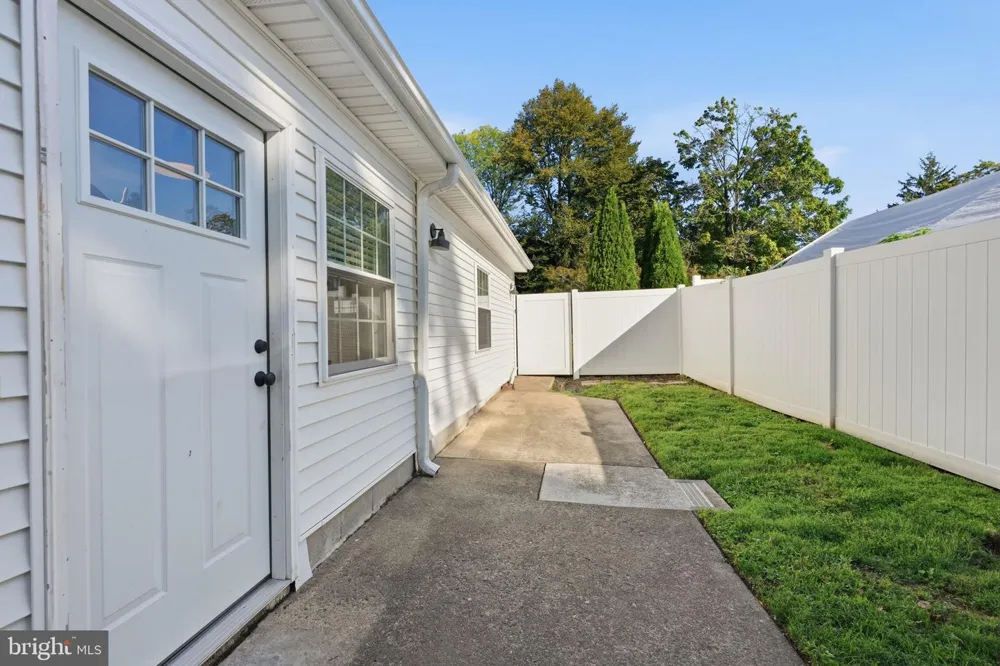 556 REVOLUTIONARY WAY Warminster, PA 18974