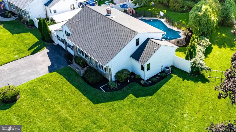 556 REVOLUTIONARY WAY Warminster, PA 18974
