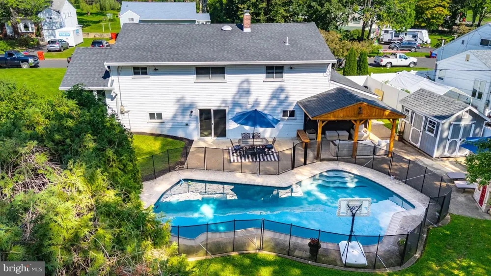 556 REVOLUTIONARY WAY Warminster, PA 18974