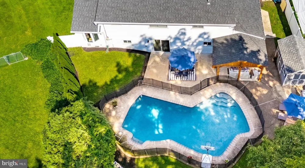 556 REVOLUTIONARY WAY Warminster, PA 18974