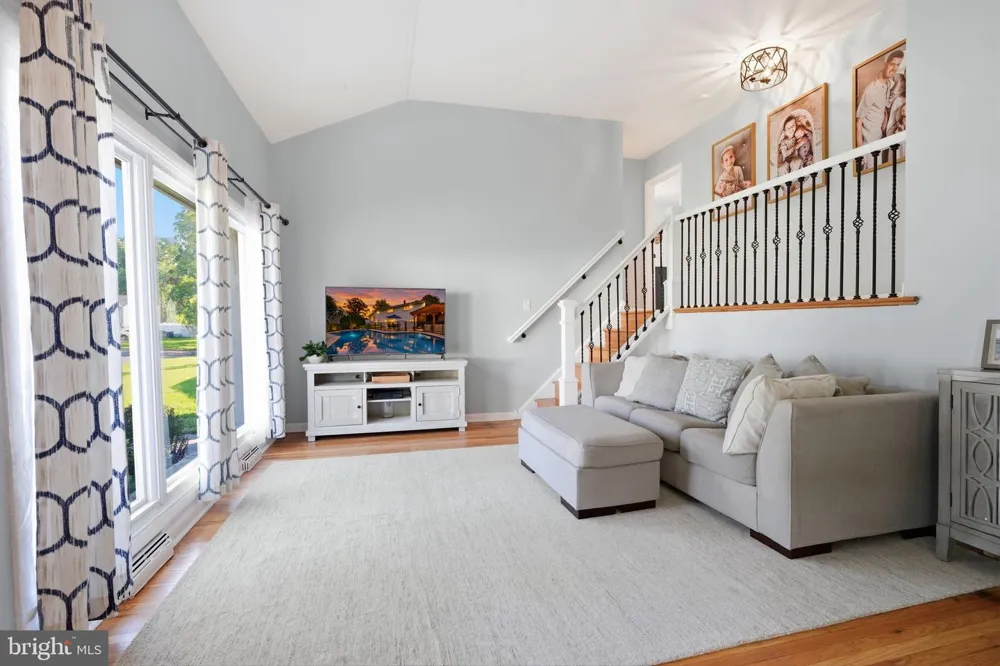 556 REVOLUTIONARY WAY Warminster, PA 18974