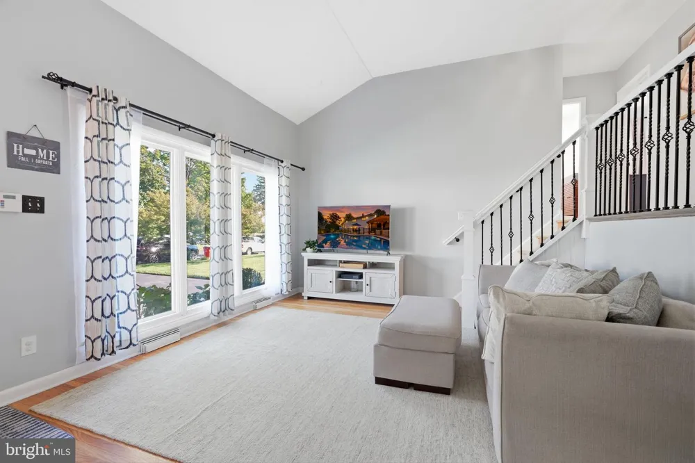 556 REVOLUTIONARY WAY Warminster, PA 18974