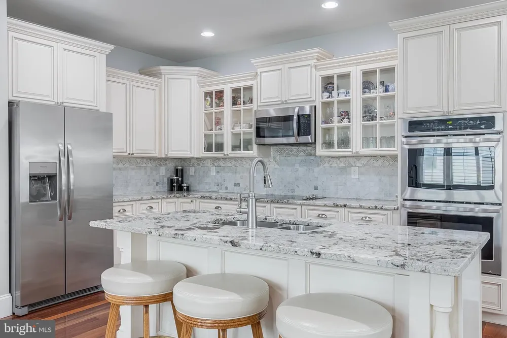 606 BARTON STREET Arlington, VA 22204