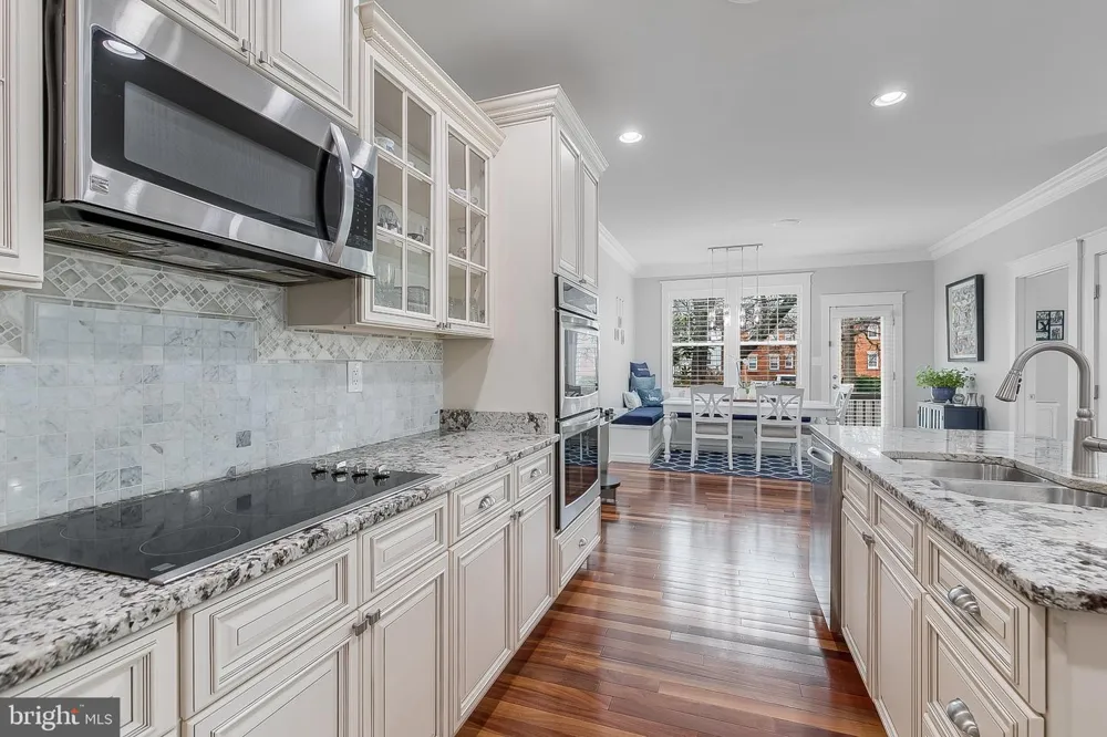 606 BARTON STREET Arlington, VA 22204