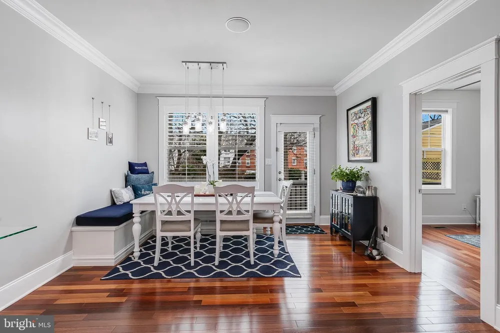 606 BARTON STREET Arlington, VA 22204