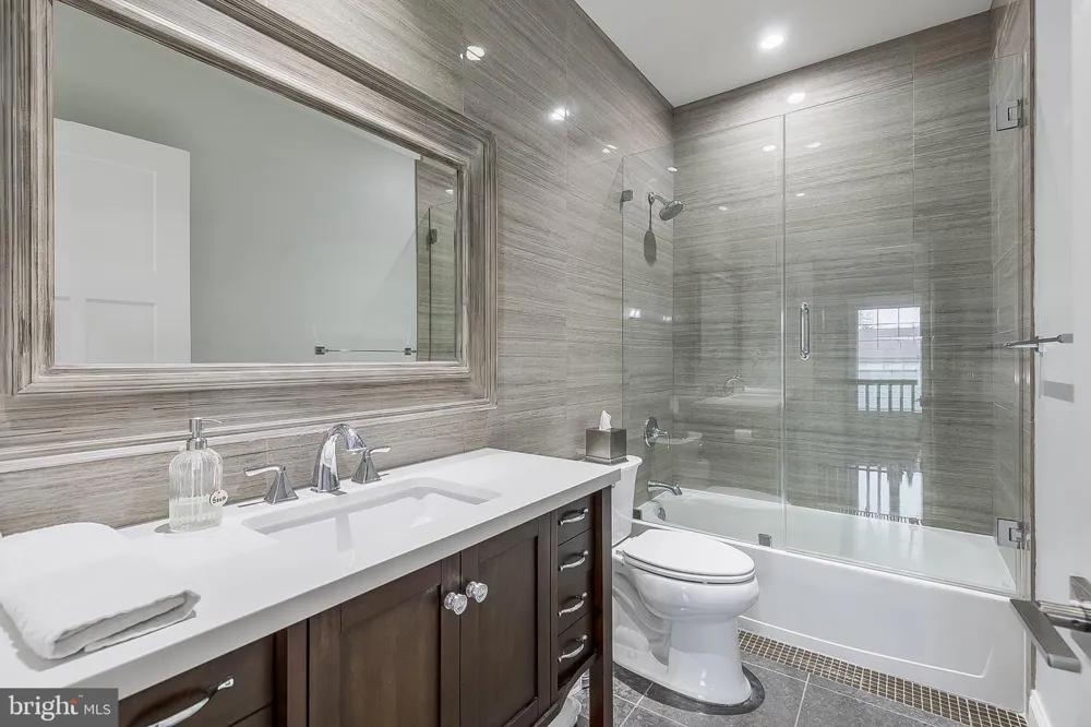 606 BARTON STREET Arlington, VA 22204