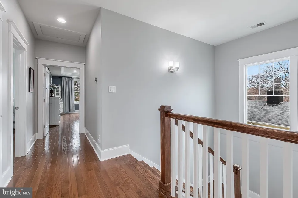 606 BARTON STREET Arlington, VA 22204
