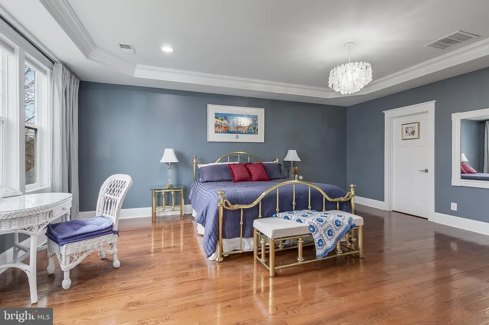 606 BARTON STREET Arlington, VA 22204