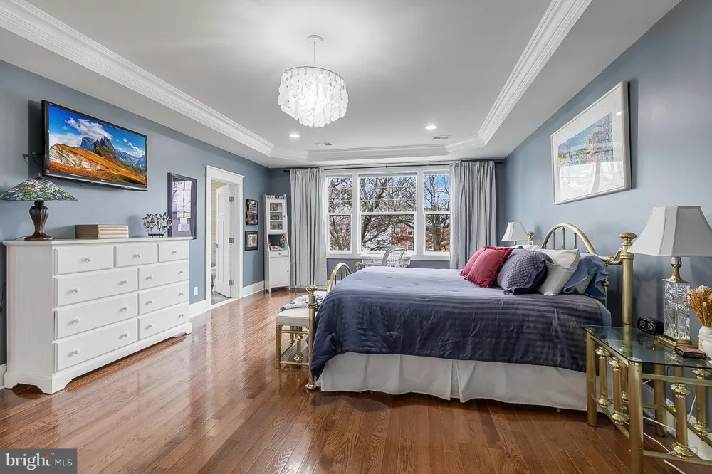 606 BARTON STREET Arlington, VA 22204