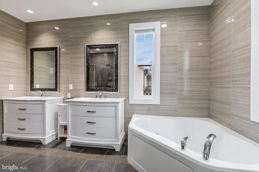 606 BARTON STREET Arlington, VA 22204