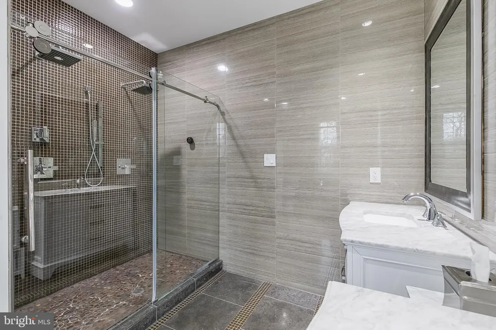 606 BARTON STREET Arlington, VA 22204