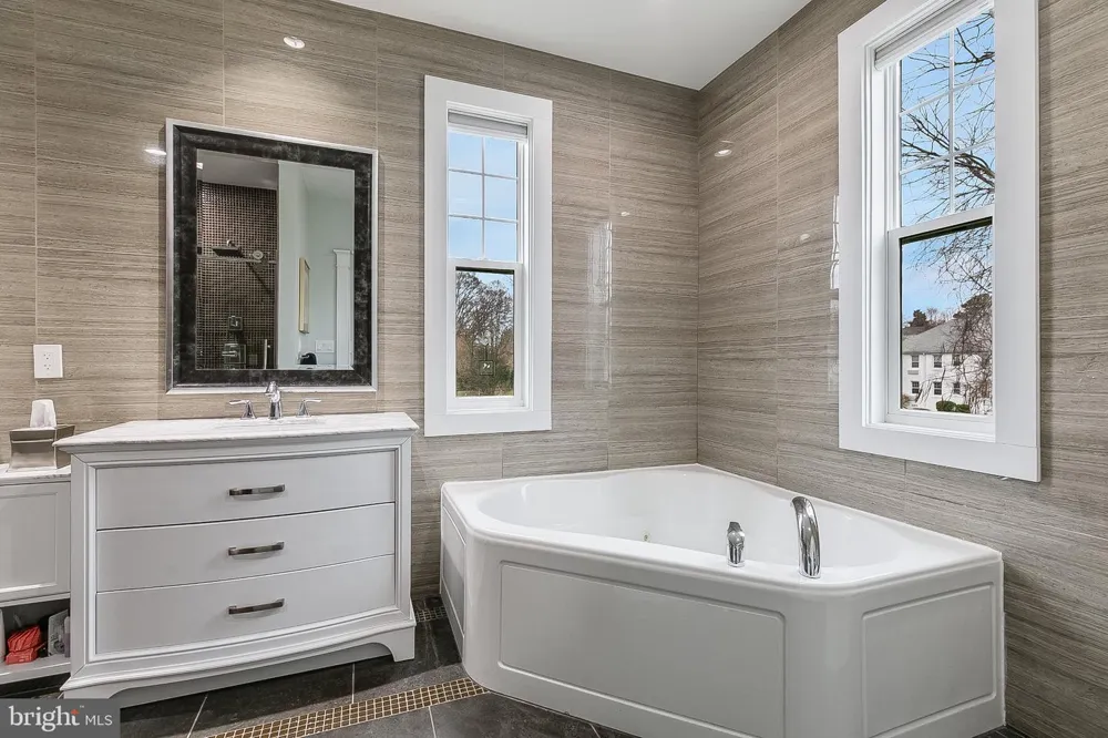 606 BARTON STREET Arlington, VA 22204