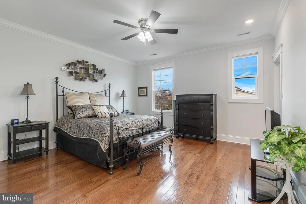 606 BARTON STREET Arlington, VA 22204