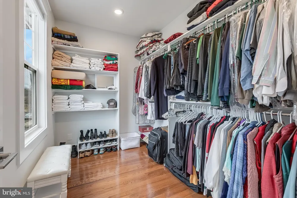 606 BARTON STREET Arlington, VA 22204
