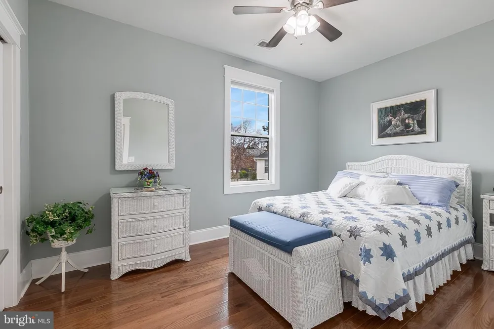 606 BARTON STREET Arlington, VA 22204