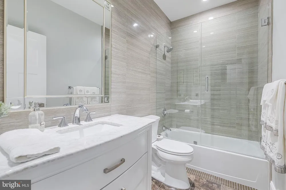 606 BARTON STREET Arlington, VA 22204