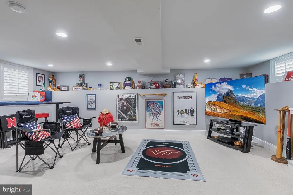 606 BARTON STREET Arlington, VA 22204