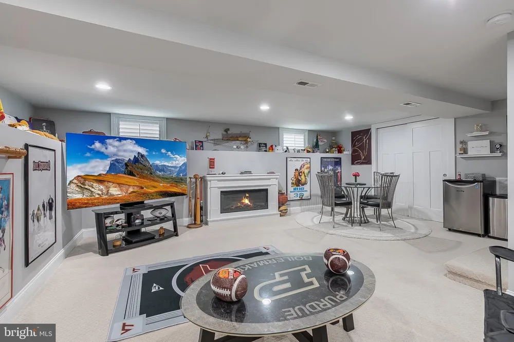 606 BARTON STREET Arlington, VA 22204