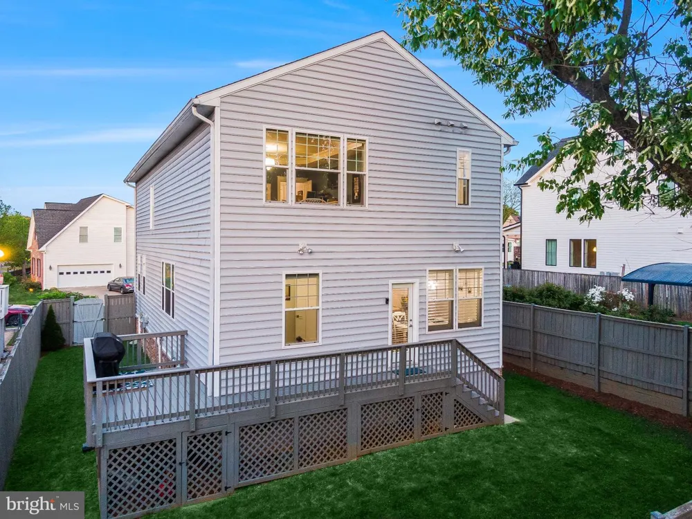606 BARTON STREET Arlington, VA 22204