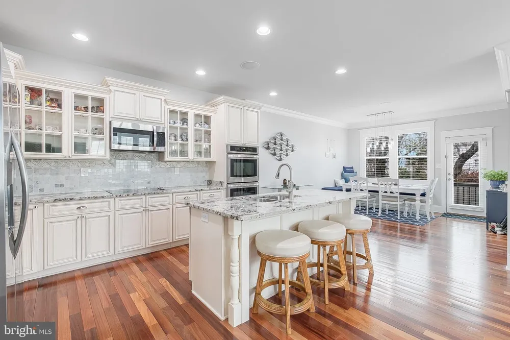 606 BARTON STREET Arlington, VA 22204