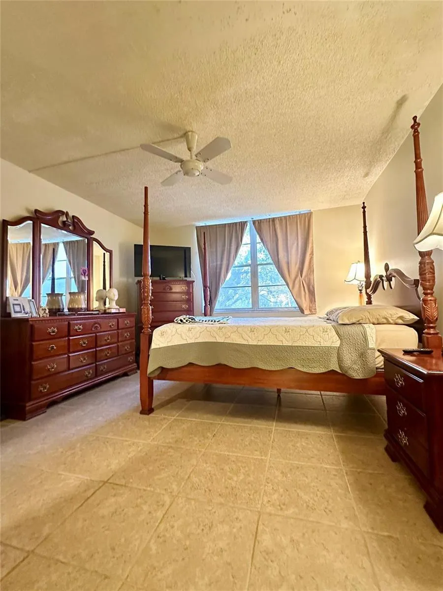 4899 NW 26th Court Lauderdale Lakes, FL 33313
