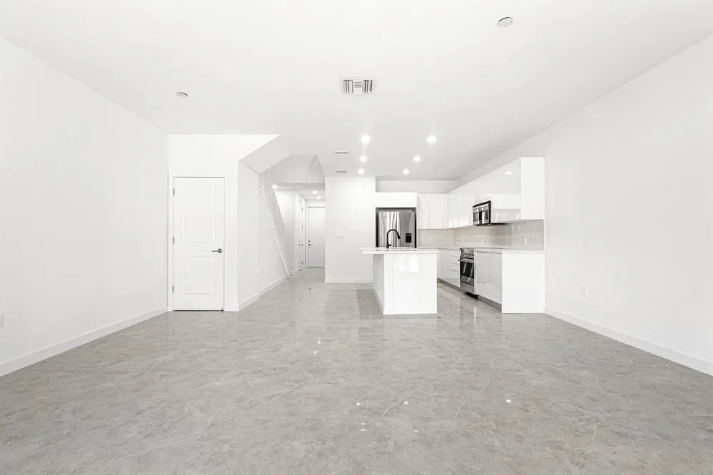 702 CYPRESS GROVE DRIVE #702 Pompano Beach, FL 33069
