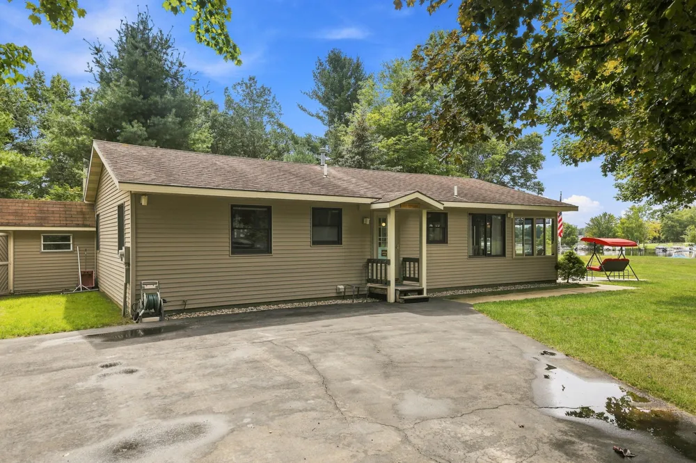 10111 Peppermill Lane Canadian Lakes, MI 49346