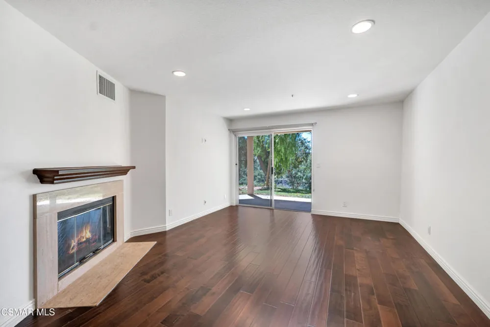 5744 Oak Bend Lane #108 Oak Park, CA 91377