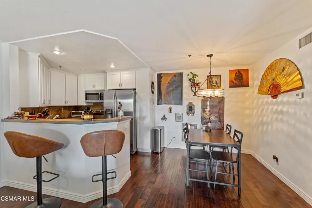 5744 Oak Bend Lane #108 Oak Park, CA 91377