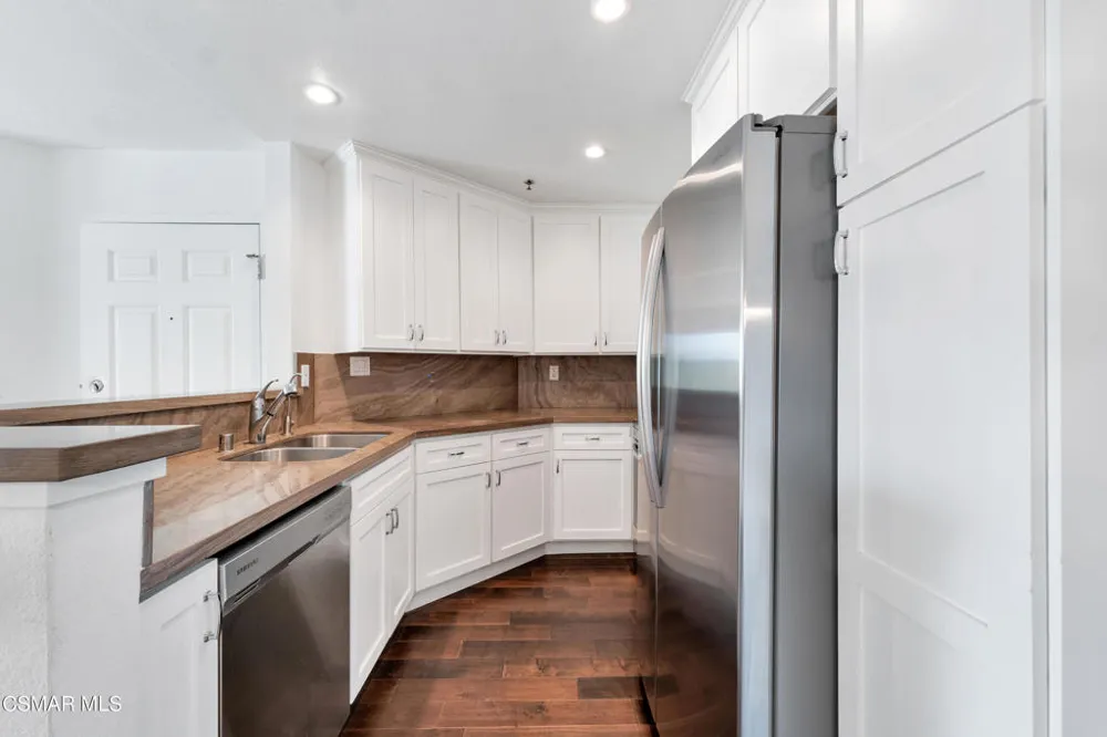 5744 Oak Bend Lane #108 Oak Park, CA 91377