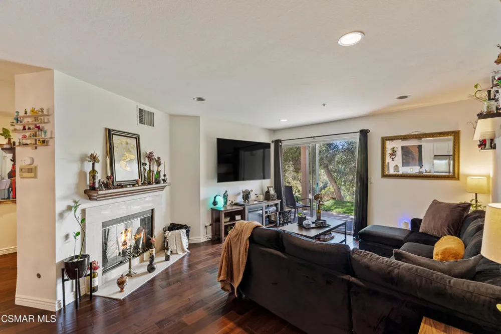 5744 Oak Bend Lane #108 Oak Park, CA 91377