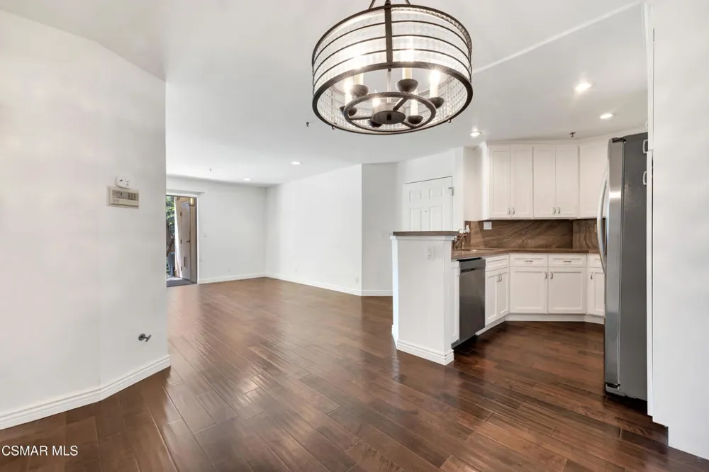 5744 Oak Bend Lane #108 Oak Park, CA 91377