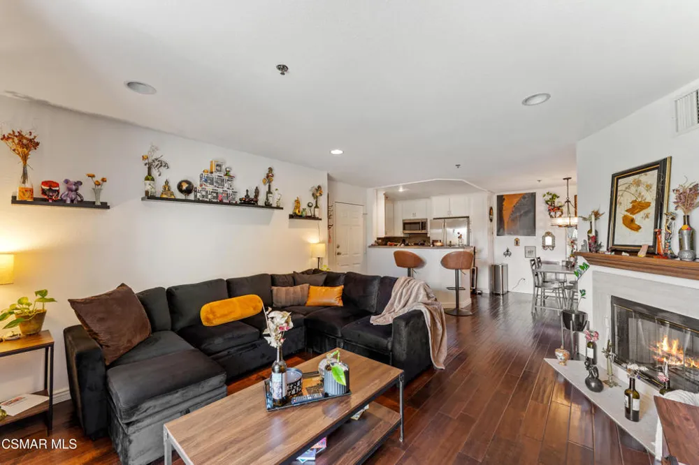5744 Oak Bend Lane #108 Oak Park, CA 91377