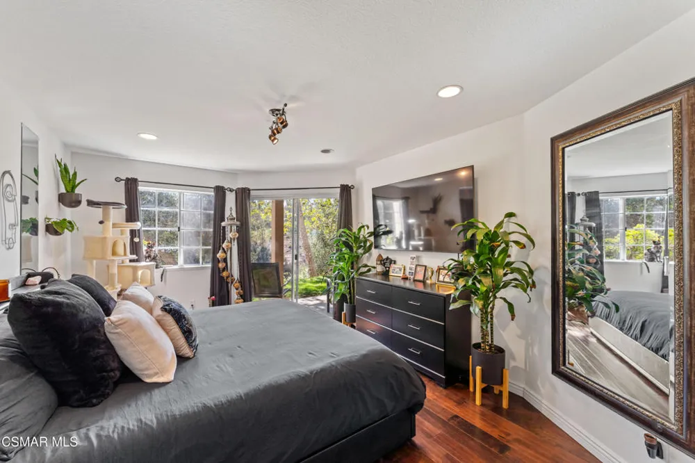 5744 Oak Bend Lane #108 Oak Park, CA 91377