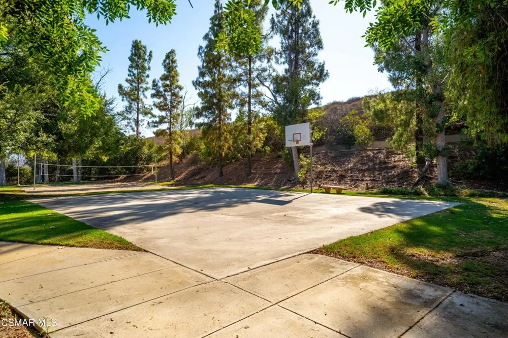 5744 Oak Bend Lane #108 Oak Park, CA 91377