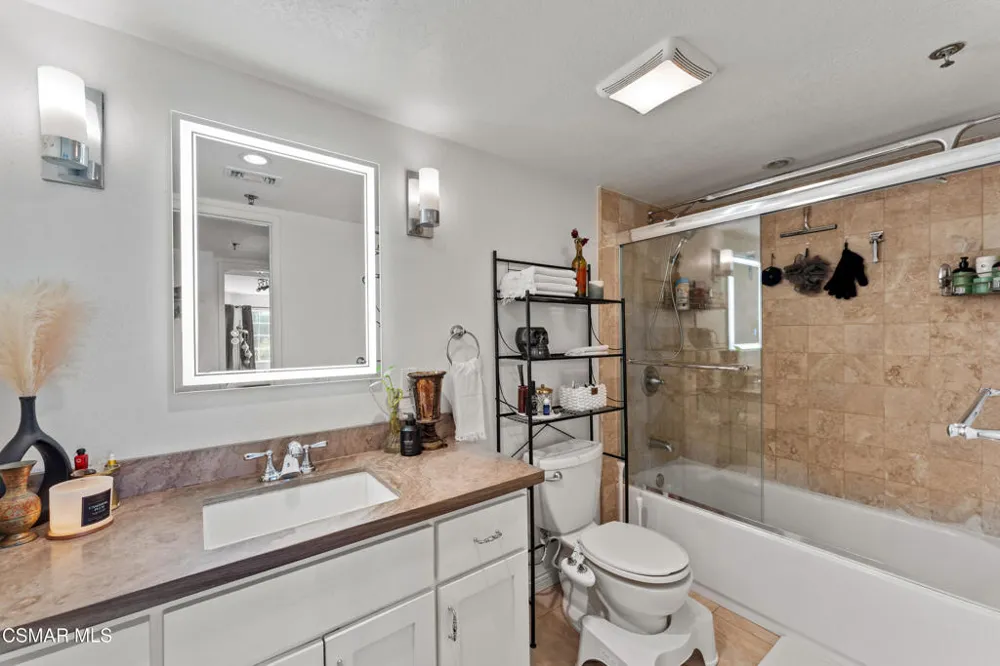 5744 Oak Bend Lane #108 Oak Park, CA 91377